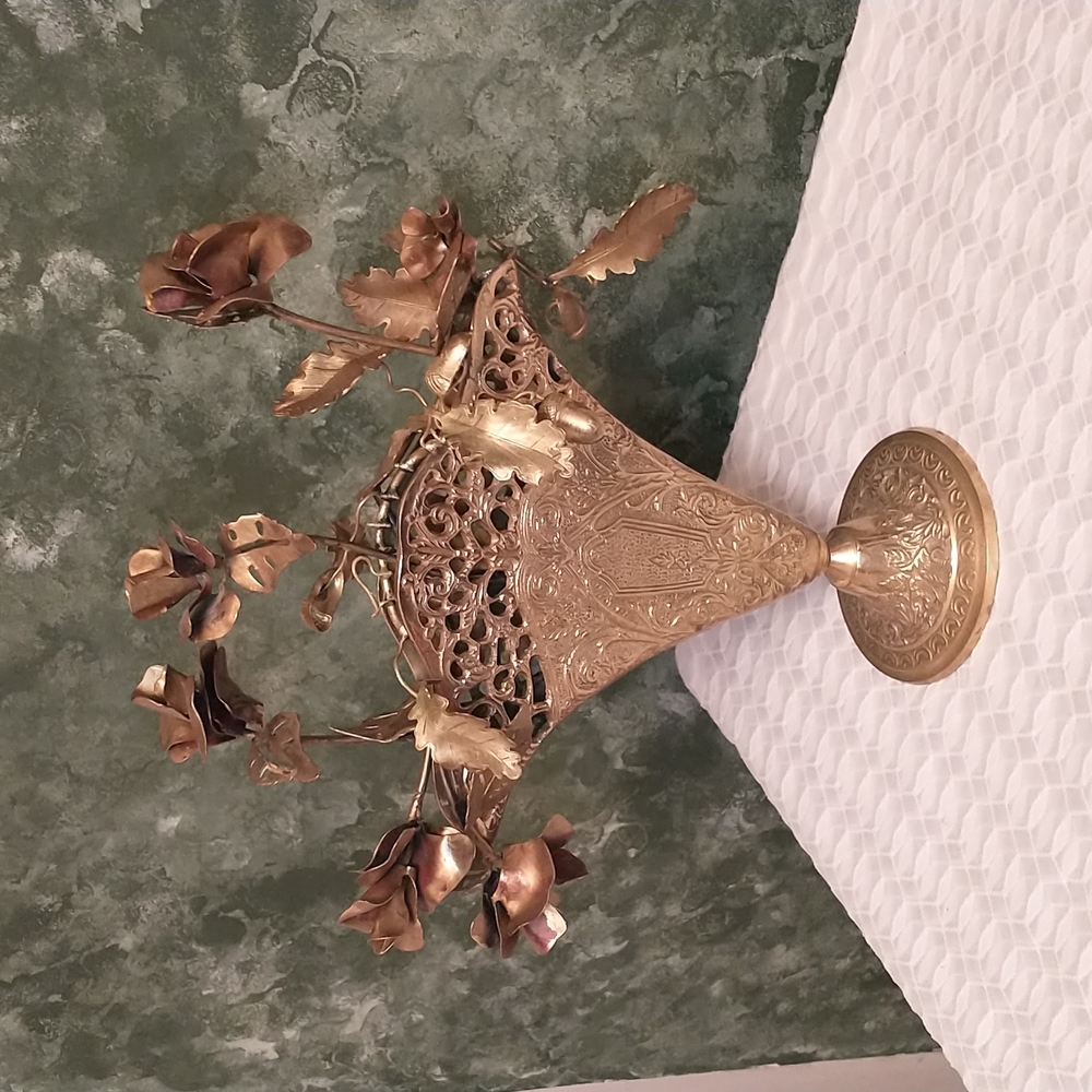 Vintage - Brass Filigree Fan Vase w/ Ornate Round Base - Vintage 1970's - A33